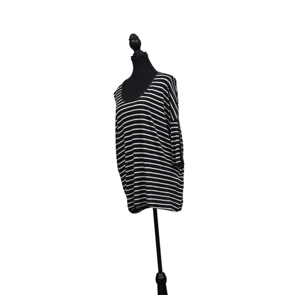 Zara With Collection Black & White T-Shirt – Modern & Edgy - Picture 7 of 8